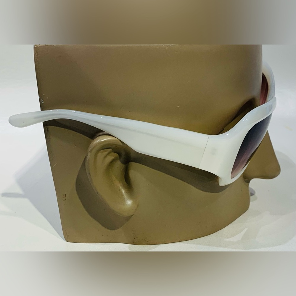 New Women’s Oliver Peoples Sunglasses - Picture 3 of 10